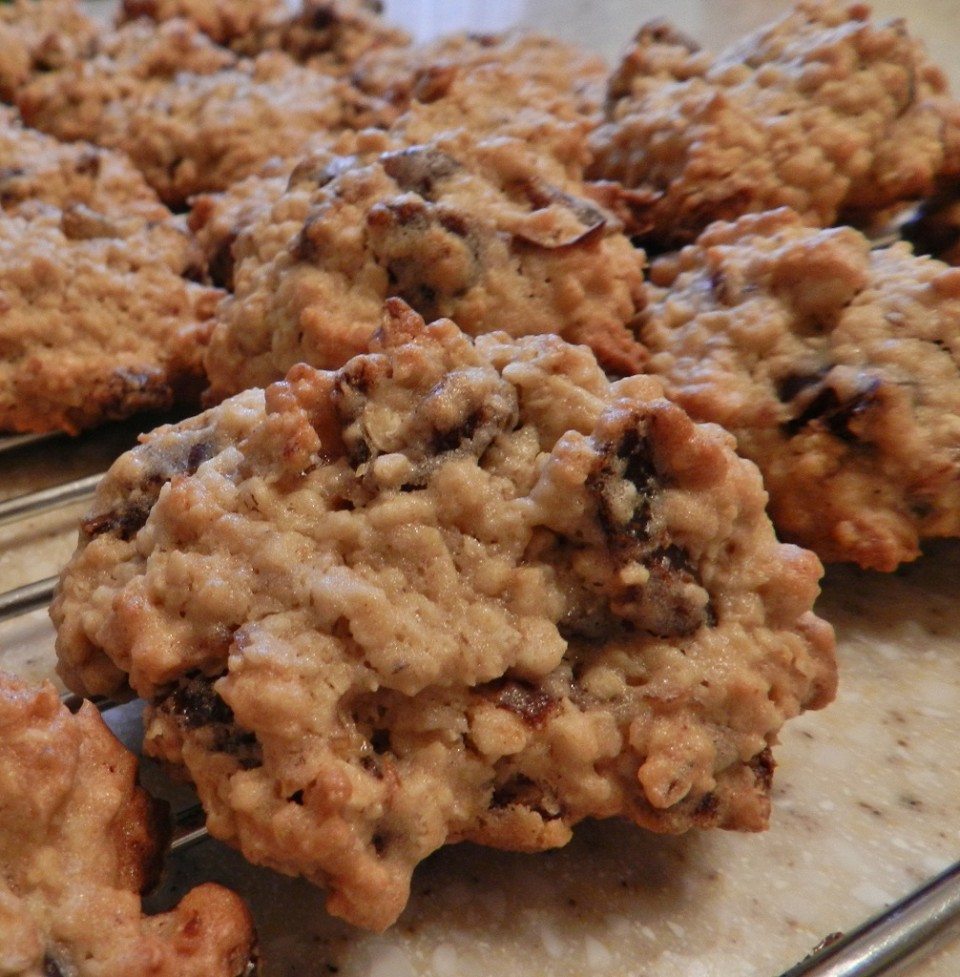 Oatmeal Date Cookies and the 'witches' bite